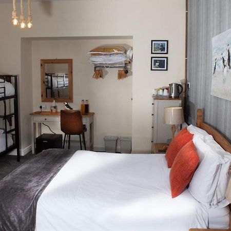Ensuite Bed And Breakfast Rooms At The Ring Pub Gwredog Exterior photo