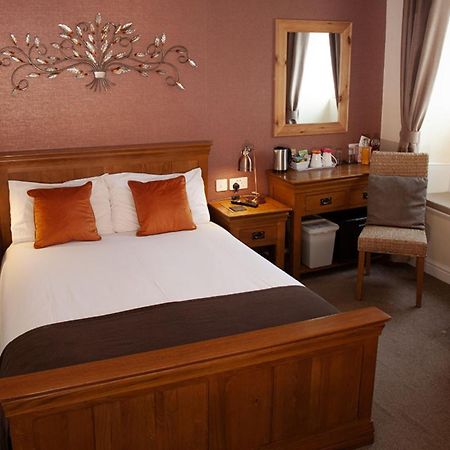 Ensuite Bed And Breakfast Rooms At The Ring Pub Gwredog Exterior photo
