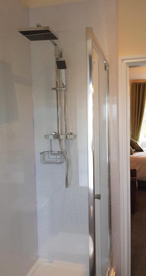 Ensuite Bed And Breakfast Rooms At The Ring Pub Gwredog Exterior photo