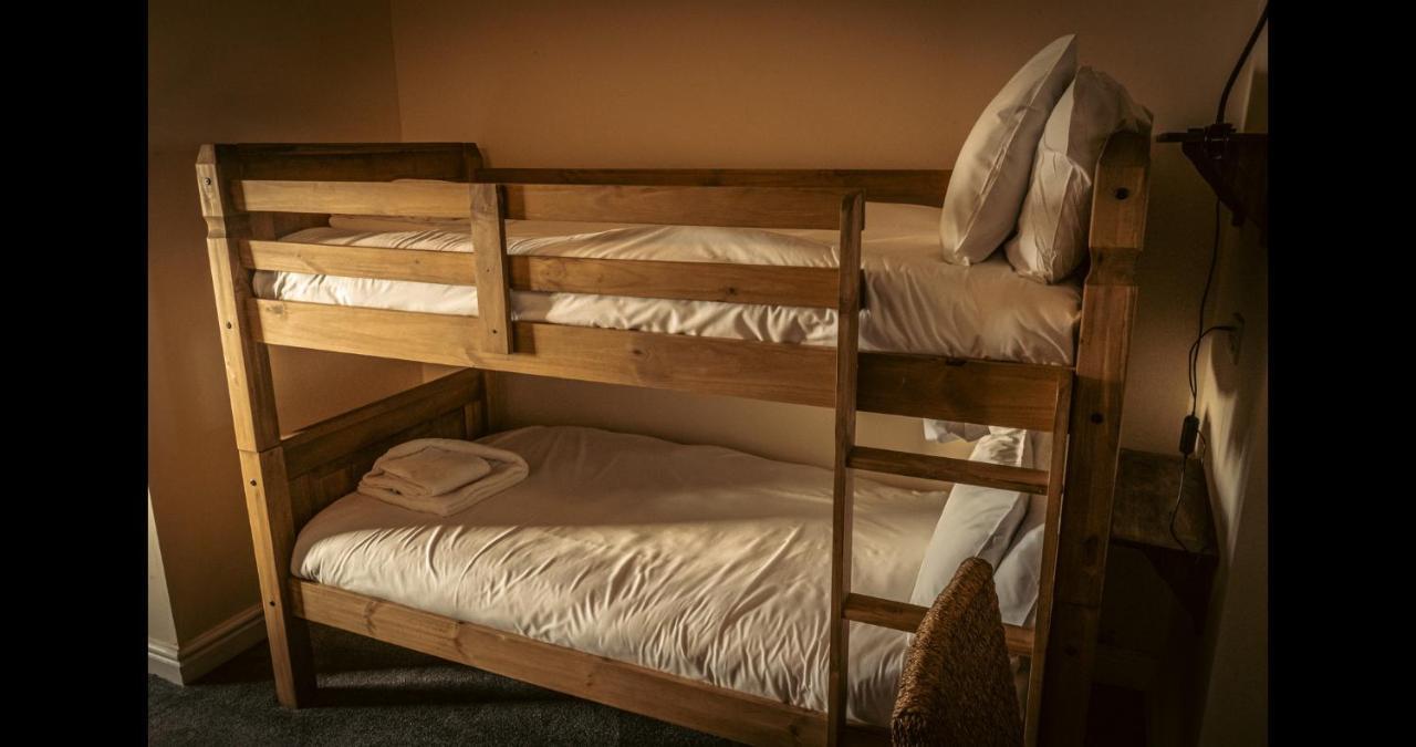 Ensuite Bed And Breakfast Rooms At The Ring Pub Gwredog Exterior photo