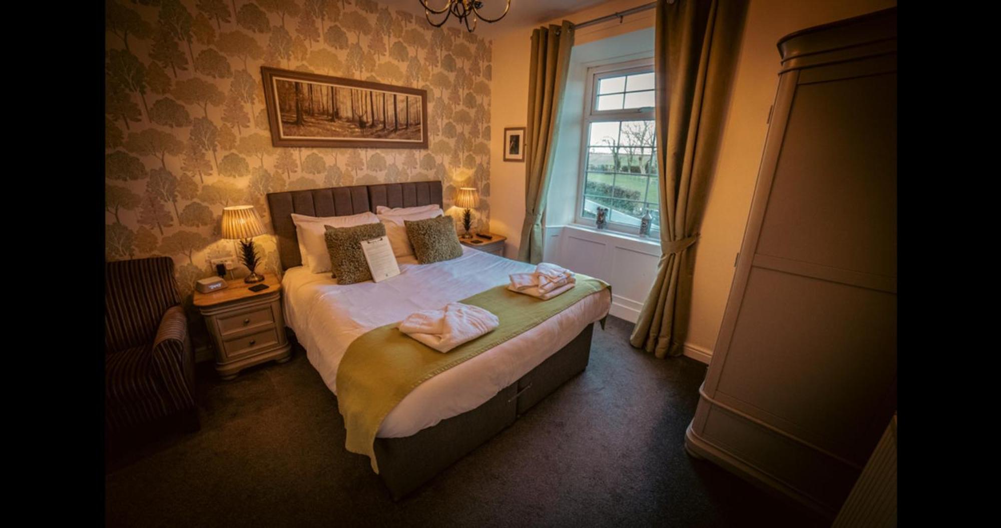 Ensuite Bed And Breakfast Rooms At The Ring Pub Gwredog Exterior photo