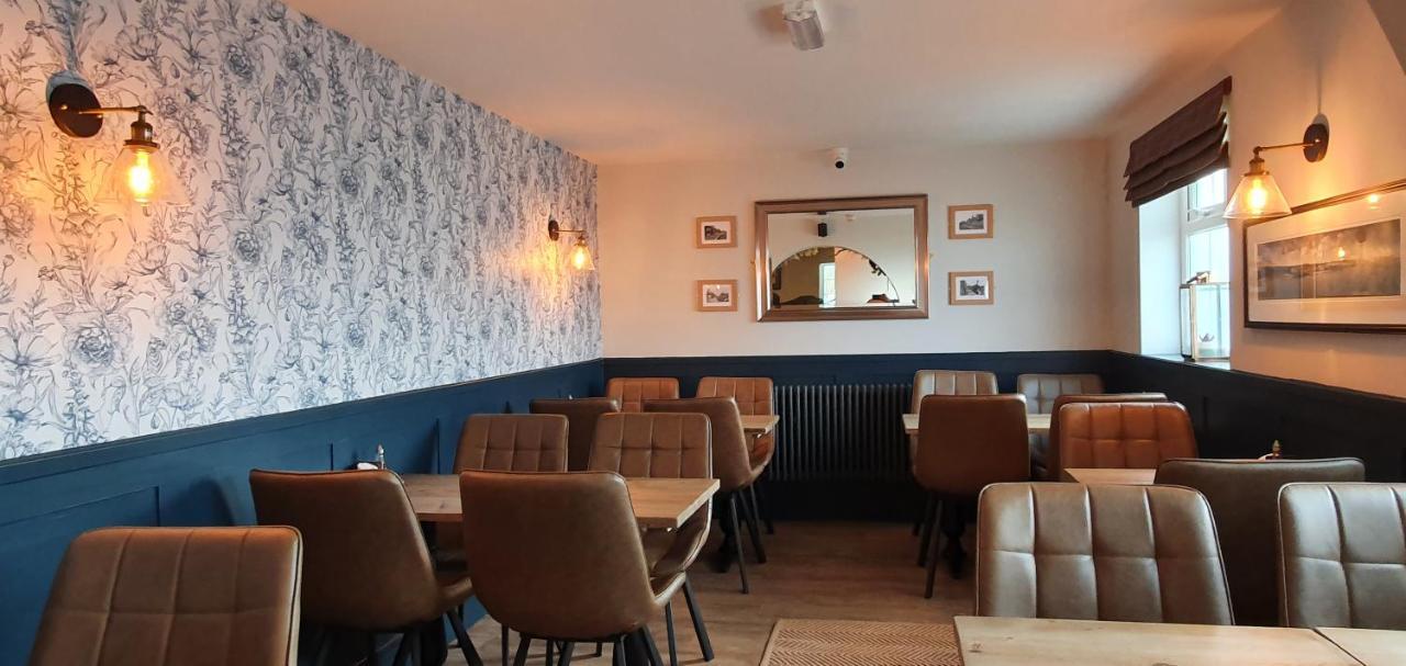 Ensuite Bed And Breakfast Rooms At The Ring Pub Gwredog Exterior photo