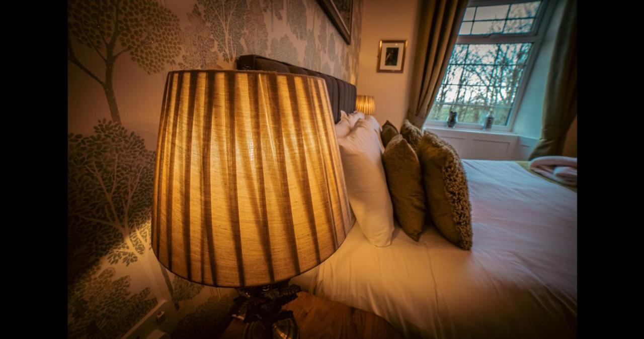 Ensuite Bed And Breakfast Rooms At The Ring Pub Gwredog Exterior photo