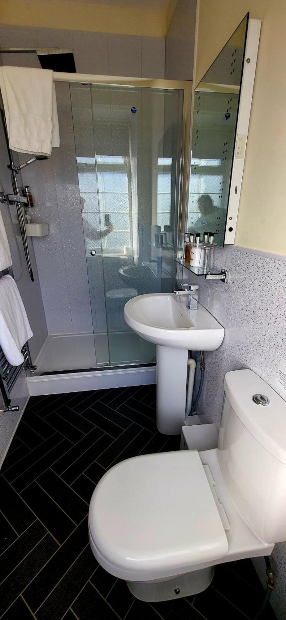 Ensuite Bed And Breakfast Rooms At The Ring Pub Gwredog Exterior photo