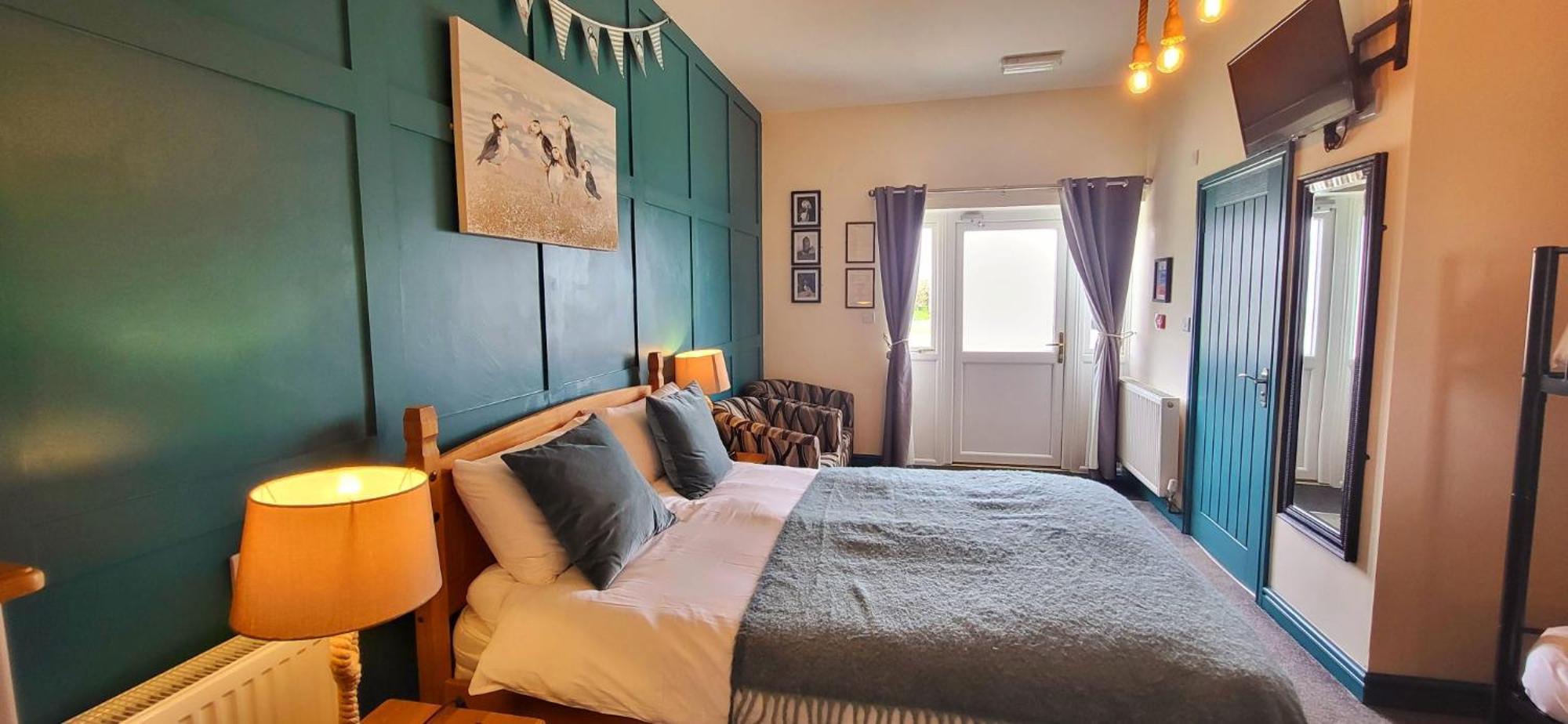 Ensuite Bed And Breakfast Rooms At The Ring Pub Gwredog Exterior photo